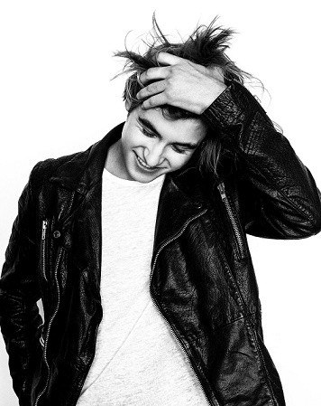 zene_dannyavila_print_01_bw