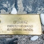 Botlatóköveket avattak az Operaház főbejáratánál