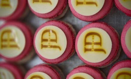 Felkerültek a Gundel étlapjára Jakabfi Dávid desszertjei – Barackpálinkás bonbonnal aratott sikert a kanizsai cukrász