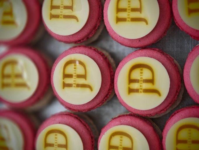 Felkerültek a Gundel étlapjára Jakabfi Dávid desszertjei – Barackpálinkás bonbonnal aratott sikert a kanizsai cukrász