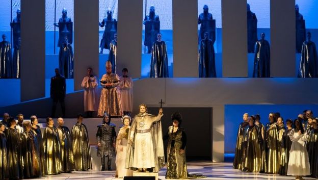 A magyar államalapítás 1025. évfordulója alkalmából Szent István előtt tiszteleg az OPERA