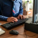 Megjelent Tóth Balázs inspiráló könyve: Kattintásból 100 millió – Hogyan alakíthatod át a szenvedélyedet jövedelmező üzletté?