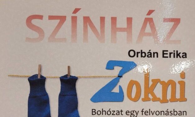 Komlón járt a Zokni – félreértések sorozata, nevetés és hálás közönség