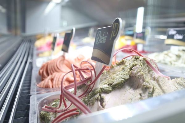 Balatonra költözik fagyijával az év cukrásza – A Balaton új kedvence nem a lángos lehet, hanem a tejbedara-fagyi