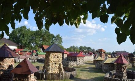 Itt a nyári szünet: Dinnyésen várak, kisvasút köti le a gyerekeket