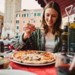 Gasztro-terápiával az őszi stressz ellen CBD-olaj és 150 éves kovász találkozik egy új budapesti pizzán – CBD-olajjal és 150 éves anyakovásszal készül az „Őszi Reset” Nyugalmat ígérő pizzával kísérletezik egy budapesti séf