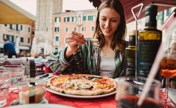 Gasztro-terápiával az őszi stressz ellen CBD-olaj és 150 éves kovász találkozik egy új budapesti pizzán – CBD-olajjal és 150 éves anyakovásszal készül az „Őszi Reset” Nyugalmat ígérő pizzával kísérletezik egy budapesti séf