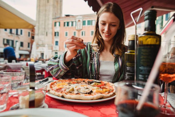 Gasztro-terápiával az őszi stressz ellen CBD-olaj és 150 éves kovász találkozik egy új budapesti pizzán – CBD-olajjal és 150 éves anyakovásszal készül az „Őszi Reset” Nyugalmat ígérő pizzával kísérletezik egy budapesti séf